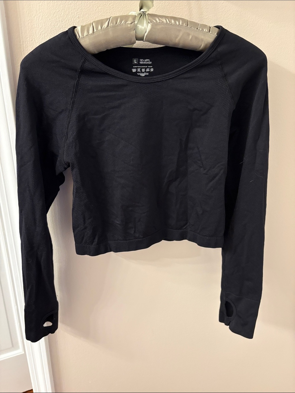 Athleisure Black Women's Long-Sleeve Crop Top